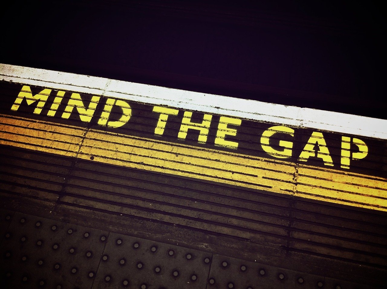 mind the gap, london, underground